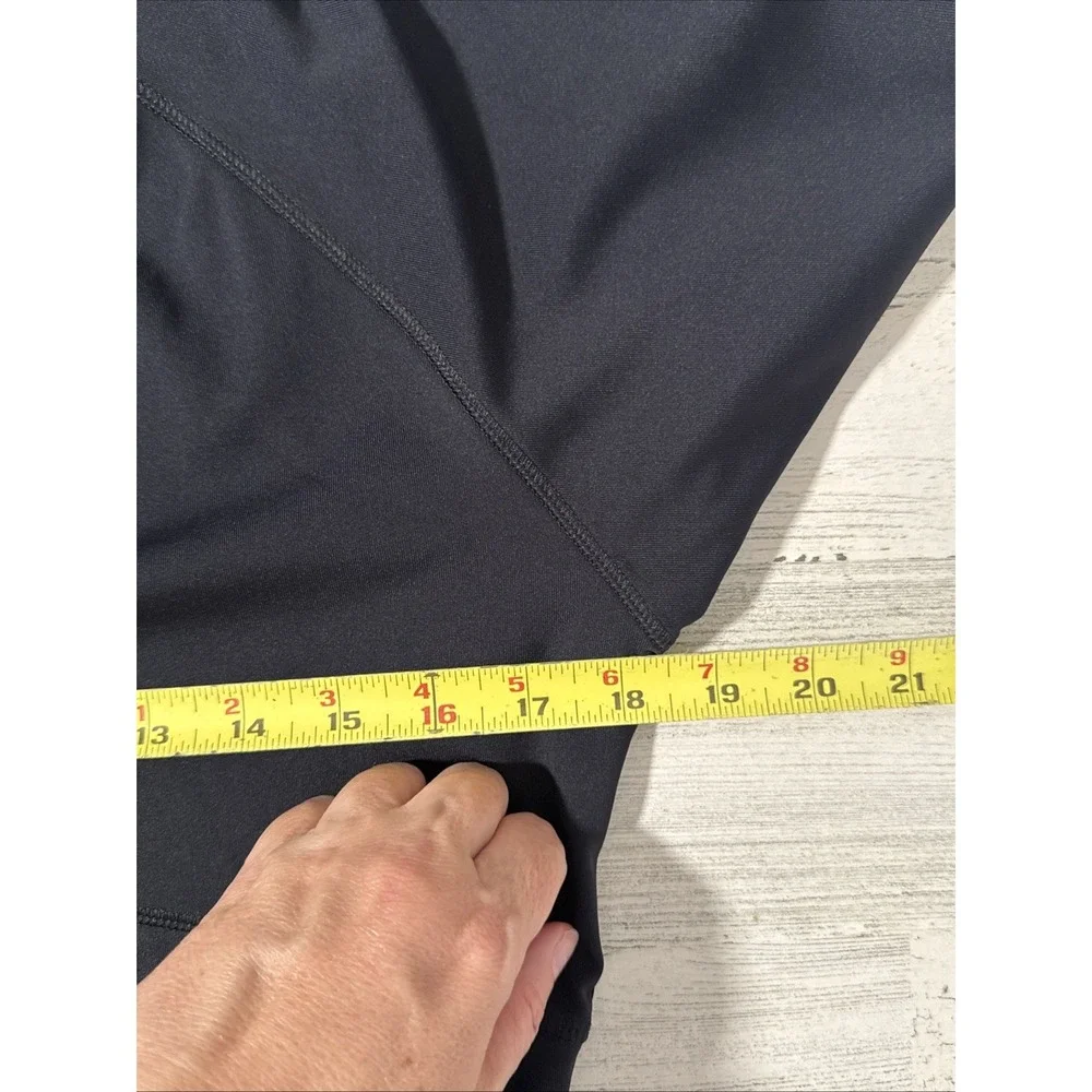 Castore SIRO Active Contour Cropped Gym Top Black Long Sleeve Medium‎